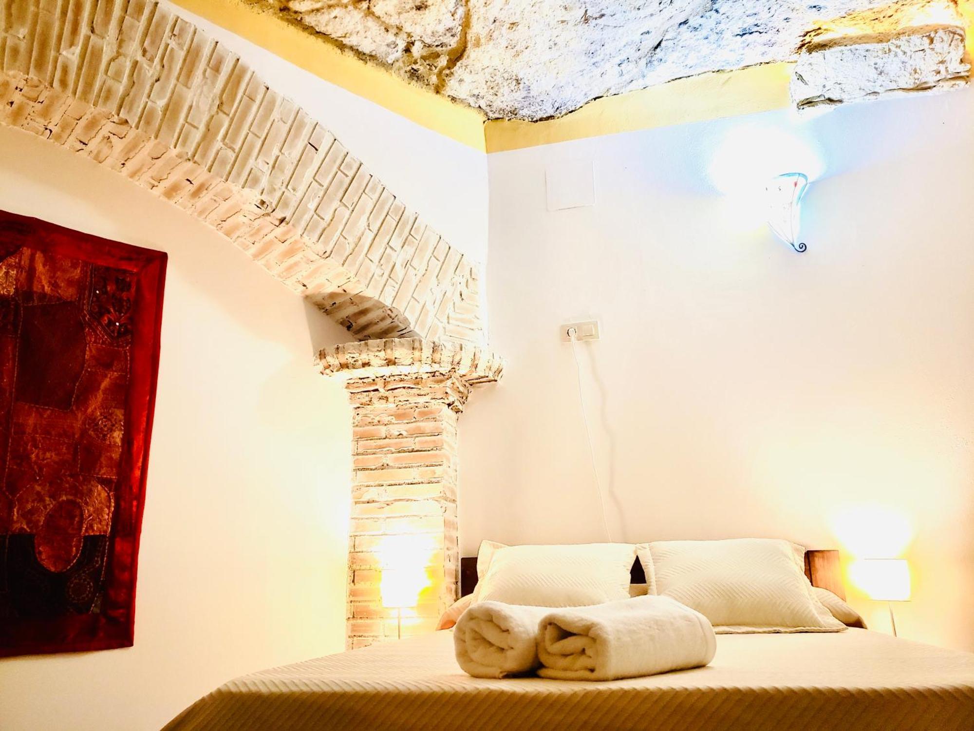 Casa Rural Cueva El Nido Casas de Fernando Alonso Esterno foto